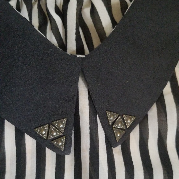 Blu Planet - B&W Striped Blouse Tank w/ Embellish - Picture 5 of 6